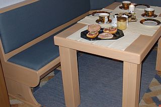 Eckbank mit Tisch